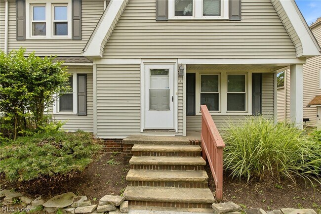 Building Photo - 912 Cambridge Rd