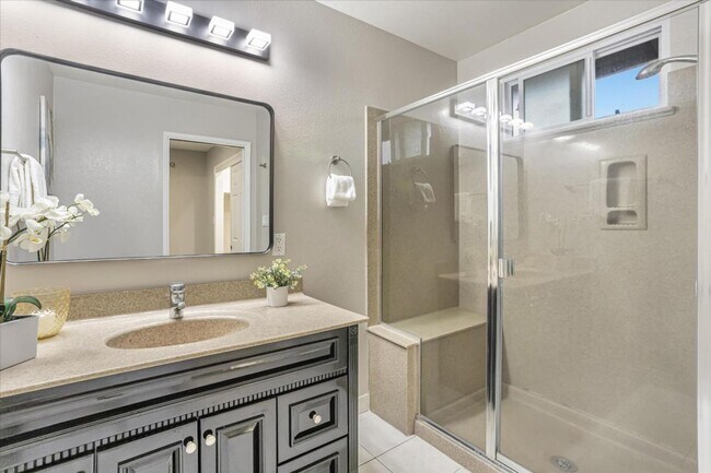 Foto del edificio - Charming 3-Bedroom Home in Prime Cambrian ...