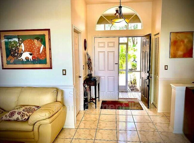 Foto del edificio - 916 Westwinds Blvd