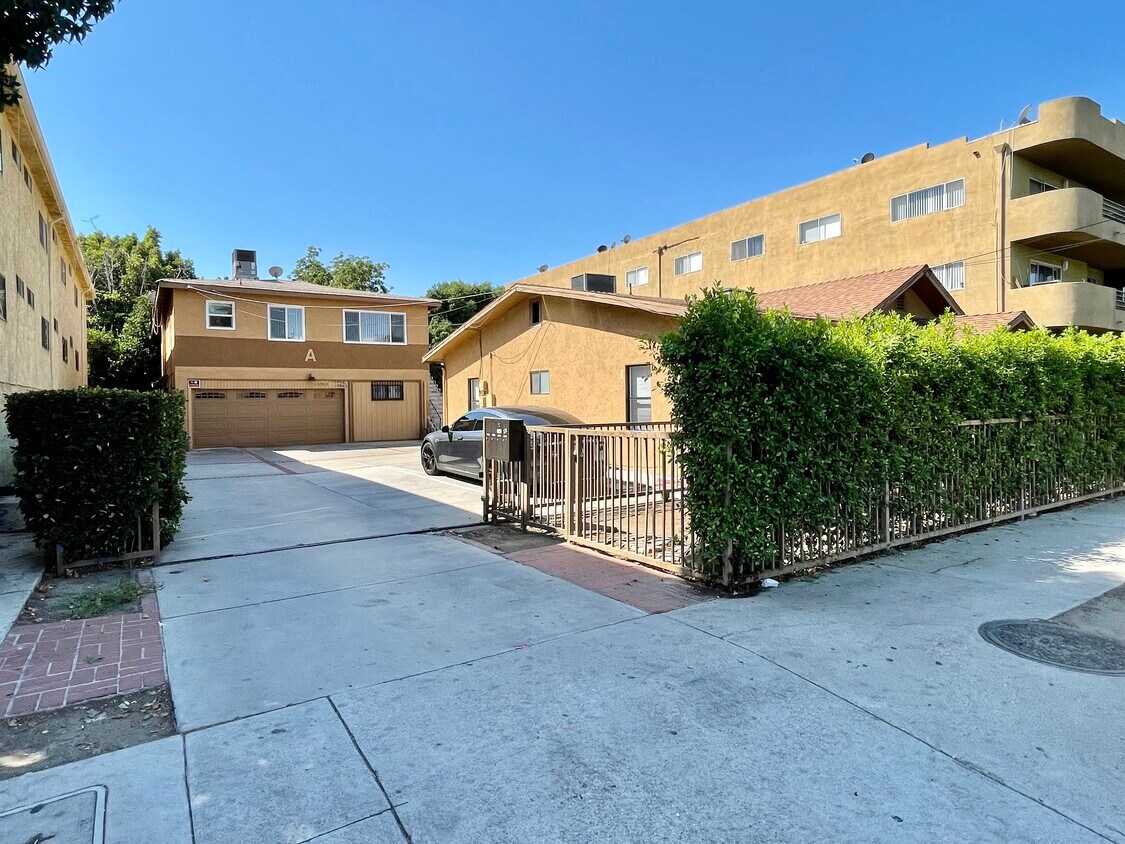 13990 Vanowen St Unit 13990, Valley Glen, CA 91405 Apartments in