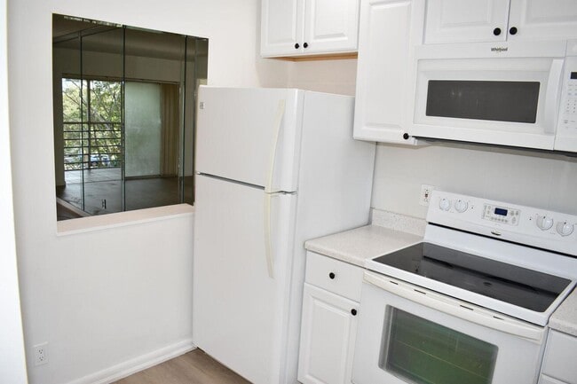 Building Photo - 1638 Embassy Dr