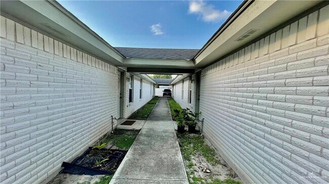 Building Photo - 1713 Tierra Dulce Dr