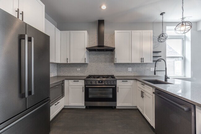Foto del edificio - 3253 N Elston Ave