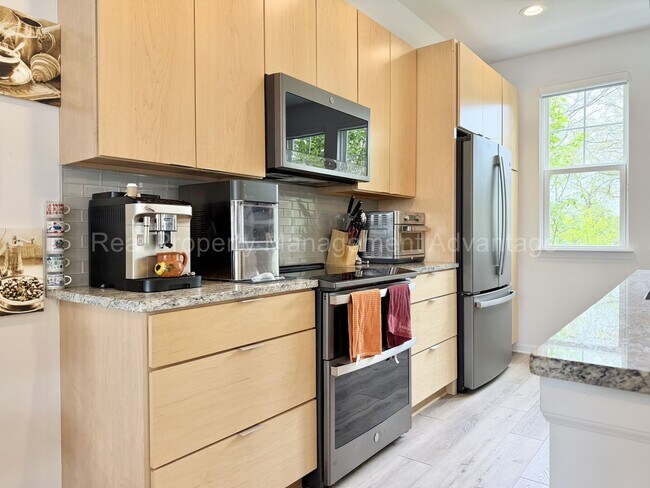 Foto del edificio - Modern 2020 Built Townhome Just Steps from Downtown Ferndale!
