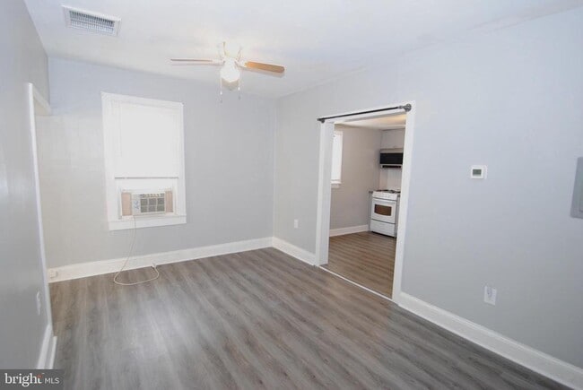 Building Photo - 374 Farnsworth Ave