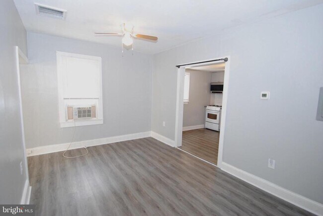 Foto del edificio - 374 Farnsworth Ave