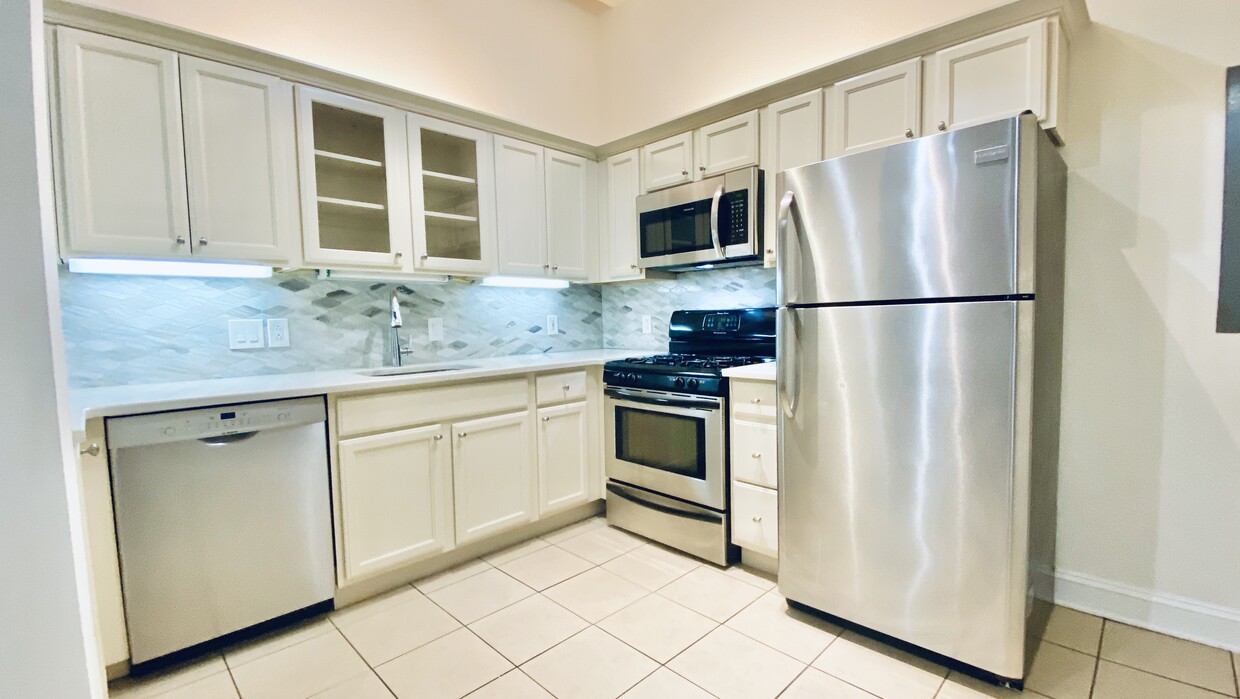 Kitchen - 266 S 23rd St