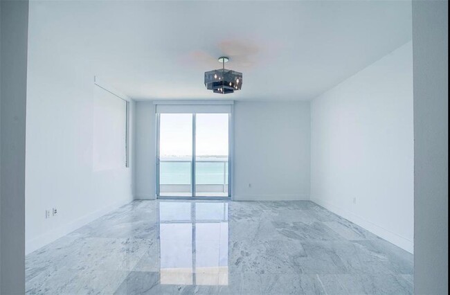 Building Photo - 1331 Brickell Bay Dr