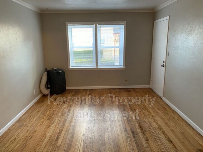 Building Photo - 1420 S Quaker Ave