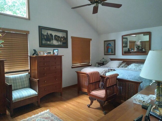 Foto del edificio - 275 Bayridge Ct