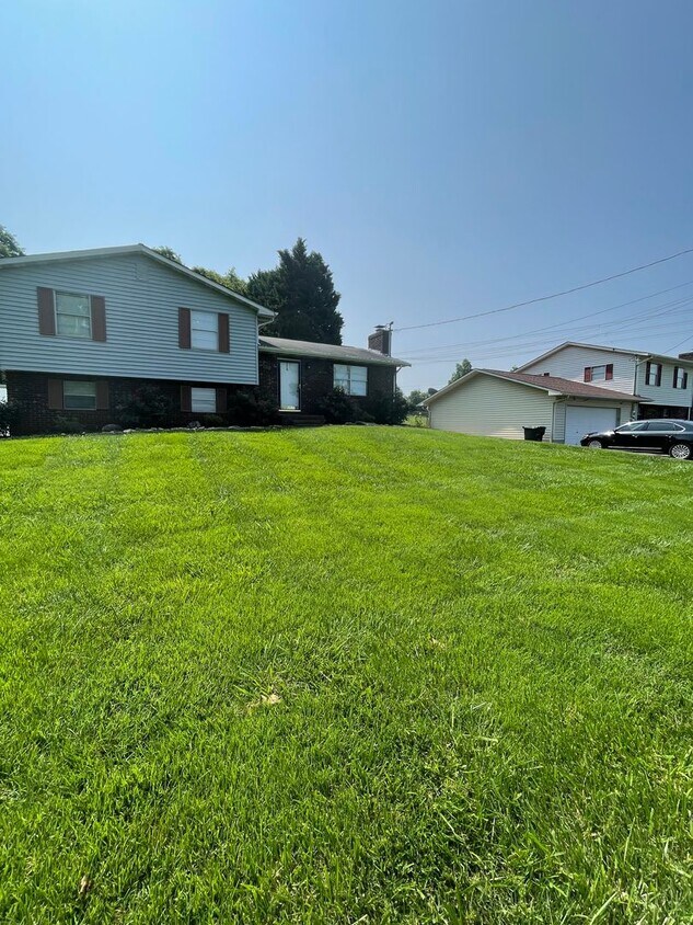 Foto principal - Maryville 37801 - 3 bedroom, 1.5 Bath home...