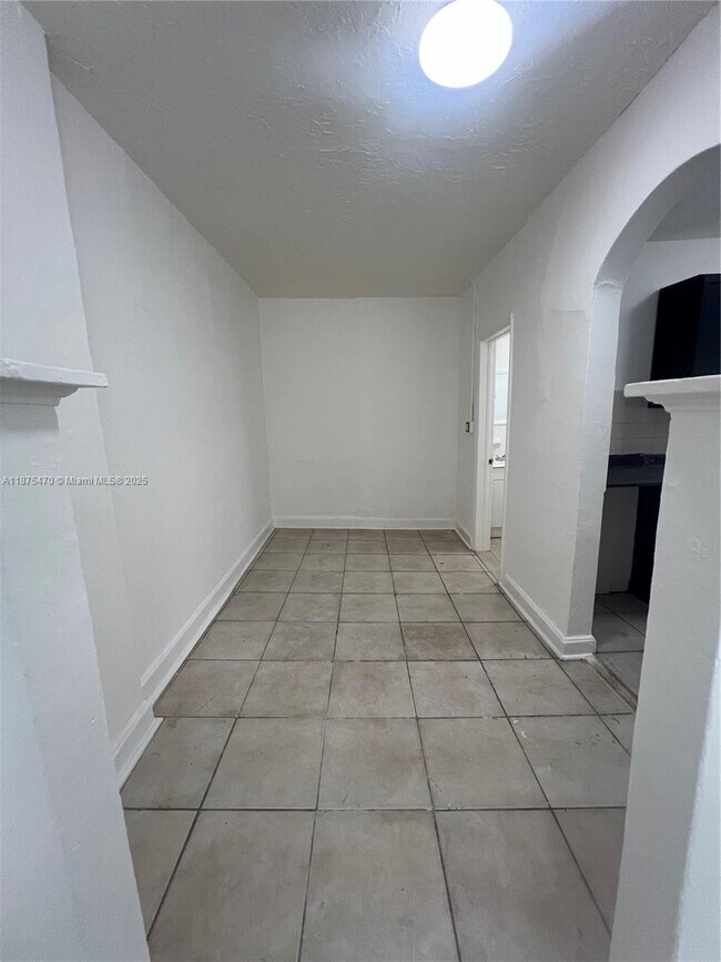 Foto del edificio - 1563 SW 2nd St