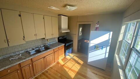 Building Photo - 3440 Hollywood St