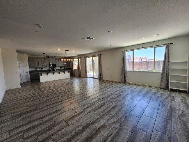 Building Photo - 7502 Tapiro Way - Sacramento 95829