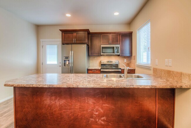 Foto del edificio - 2414 Woolsey Rd