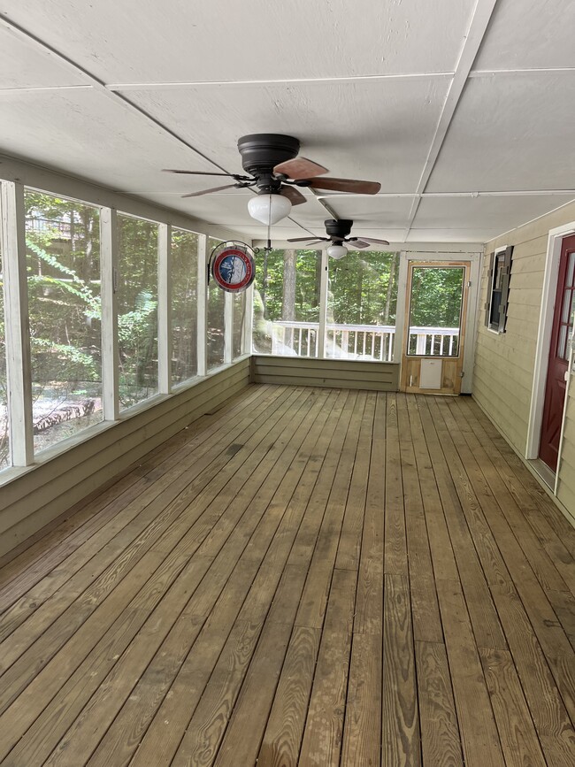 Building Photo - 316 Lakewood Dr