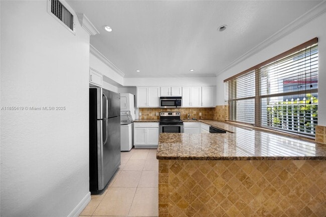 Building Photo - 7801 Hispanola Ave