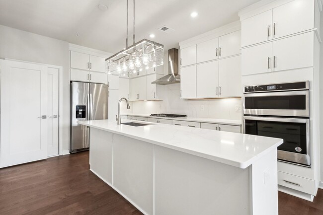 Building Photo - Welcome to Union Park at McLean!