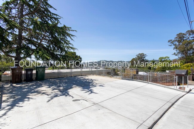 Foto del edificio - Designer Dominican 4BD/3BA - Mt. Tam Views...