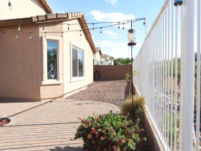 Building Photo - 3 Bedroom 2 Bath Plus Den and Media Room