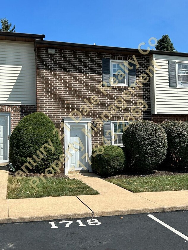 Primary Photo - 2 Bedroom Townhouse in West York