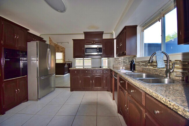 Foto del edificio - 3801 San Roman St