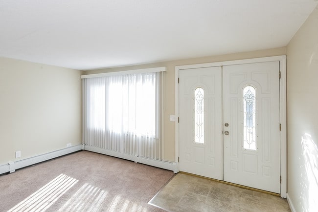 Building Photo - 30 Hedley Ave