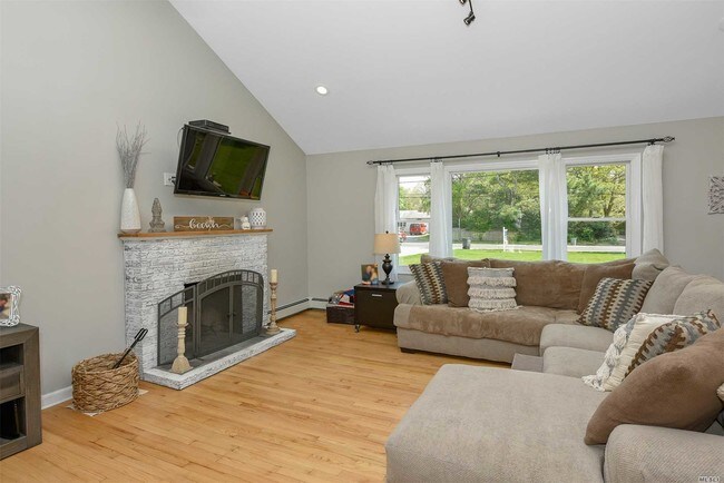 Foto del edificio - 711 Middle Rd