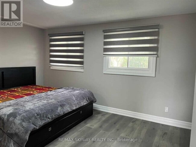 Photo du bâtiment - 33 MacKay St S