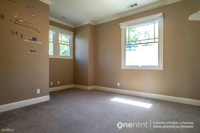 Building Photo - 734 Chimalus Dr
