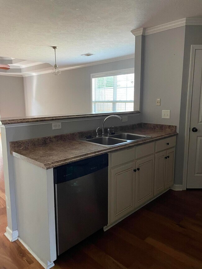 Building Photo - 108 Village Run