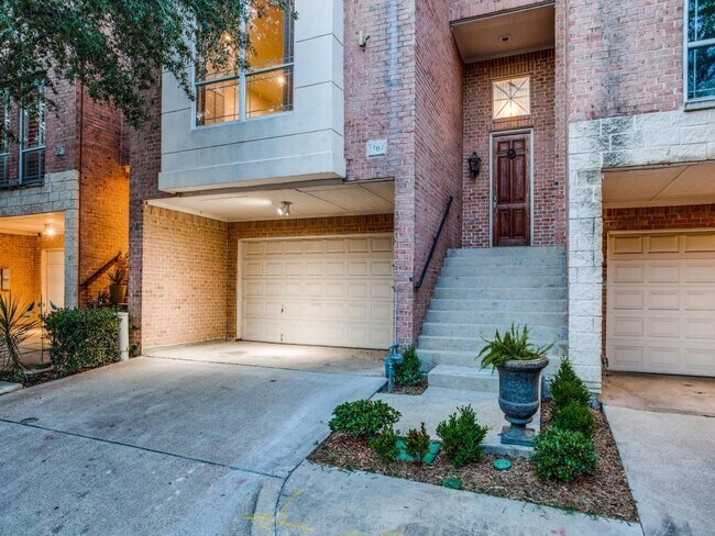 Building Photo - 1504 Pecos St