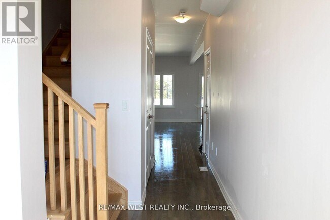 Building Photo - 26 Glacier Cres