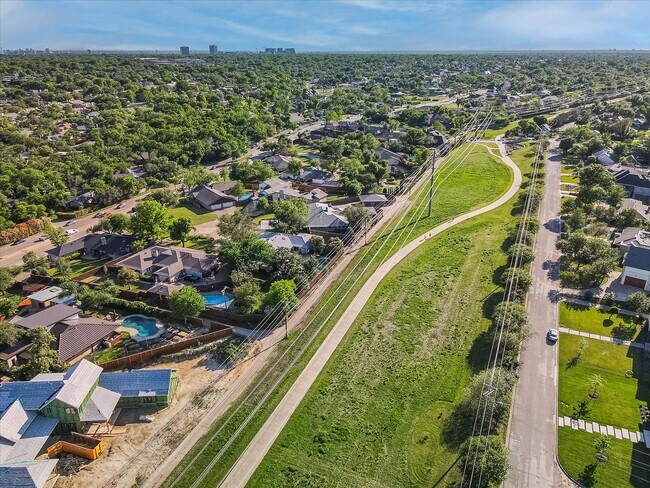 Foto del edificio - 7607 Lavendale Ave