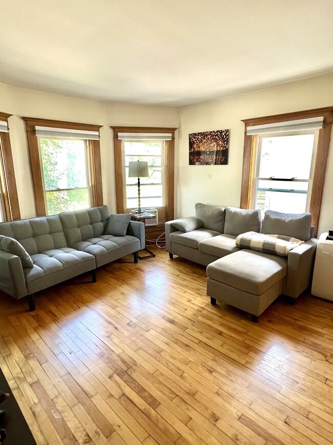 Building Photo - 197 S Winooski Ave