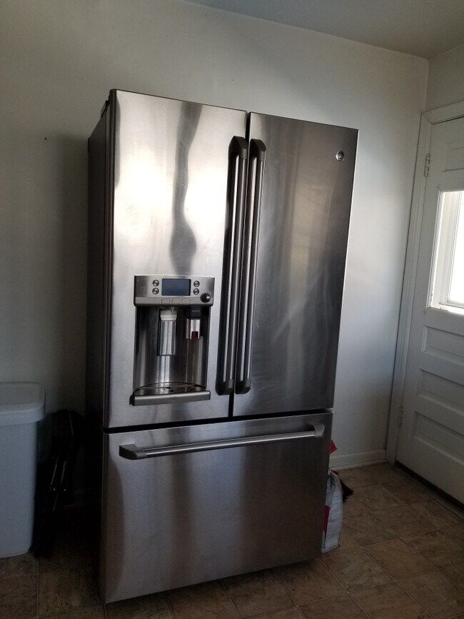 Foto del edificio - 836 W Knapp Ave