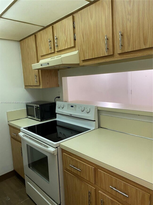 Foto del edificio - 5841 Washington St