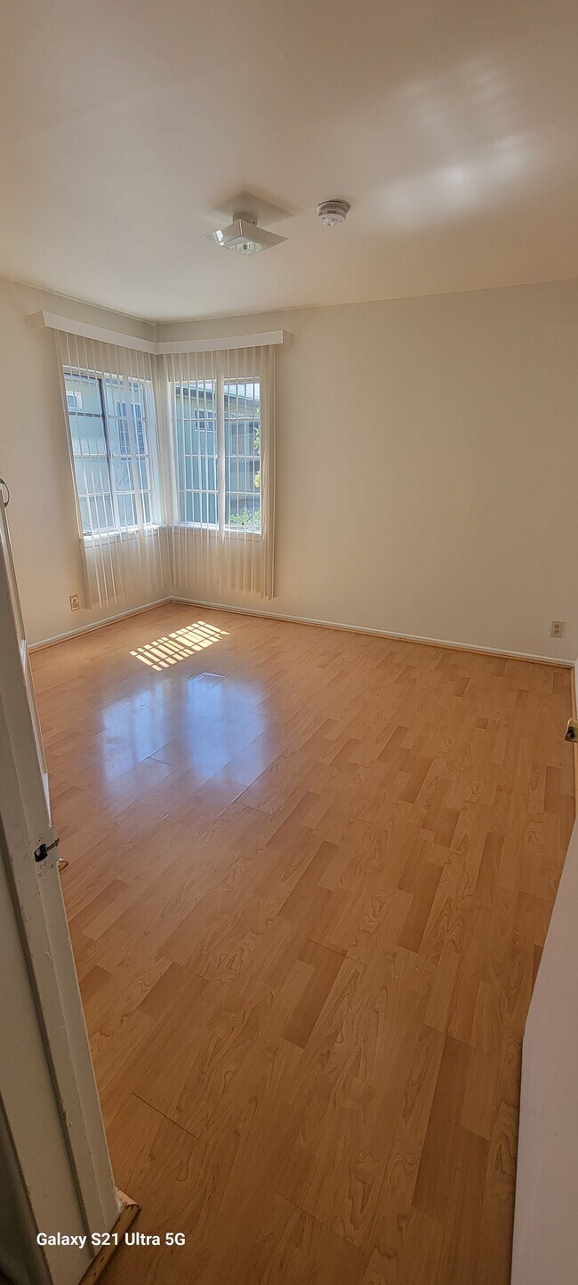 Foto del edificio - 1828 N Kingsley Dr