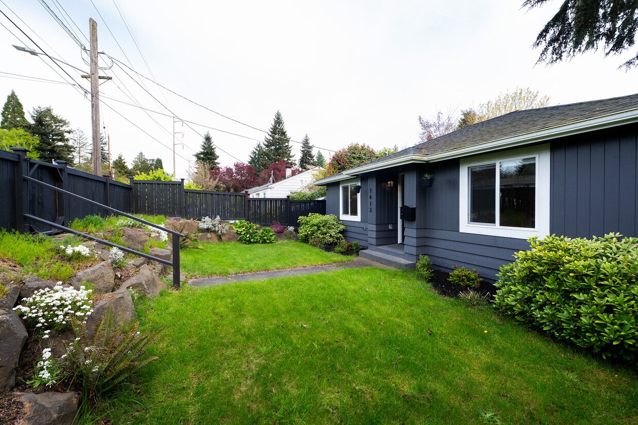 Photo - 1413 SW Cambridge St (Seattle, WA)