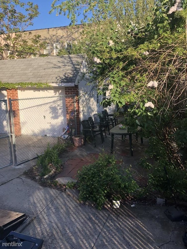 Foto del edificio - 4 br, 2 bath House - 122 Lawrence Ave