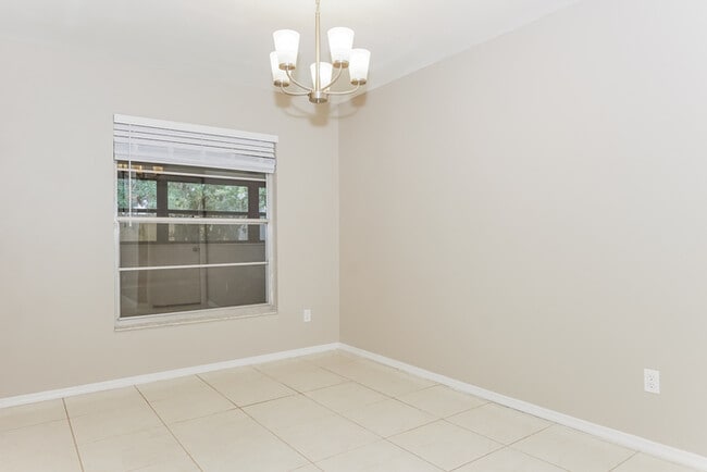 Building Photo - 2315 Bay Leaf Dr