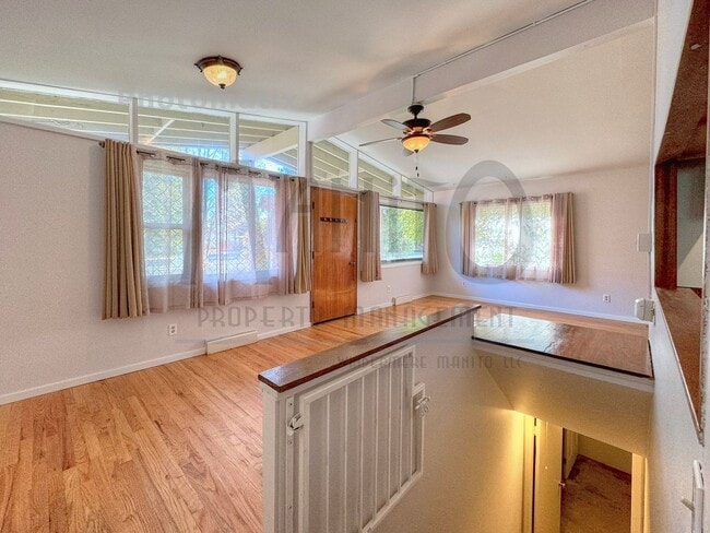 Building Photo - Clean & Quiet Northside Home