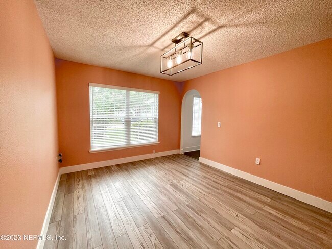 Foto del edificio - 7426 Lawn Tennis Ln