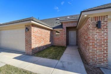 Foto del edificio - 7617 Woodford Ave