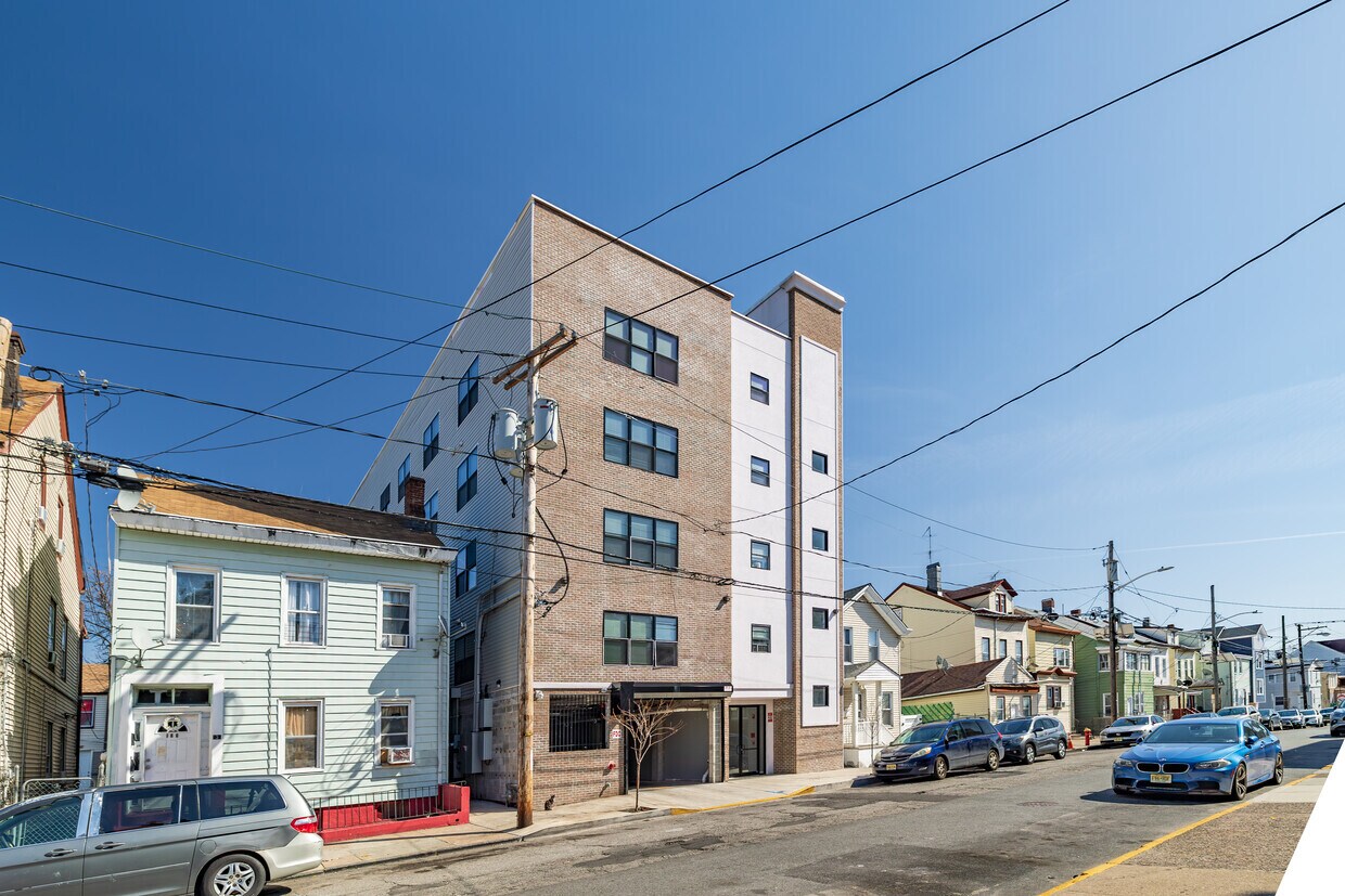 Primary Photo - 135 Beech St