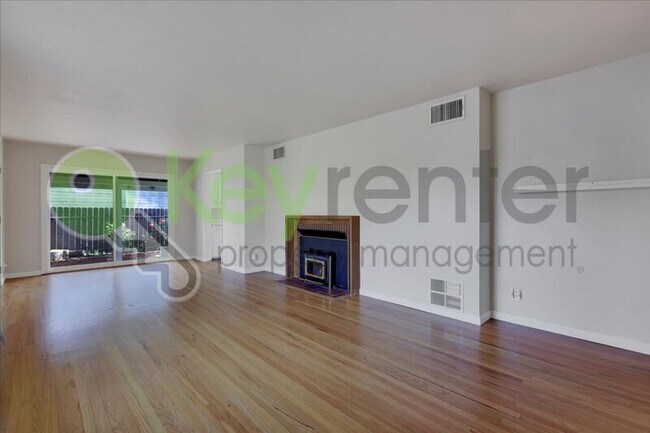 Foto del edificio - 3124 Brophy Dr
