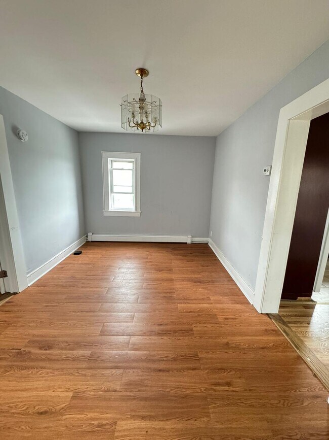 Foto del edificio - 93 Spruce Ln