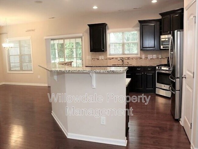 Building Photo - 717 Minerva Dale Dr