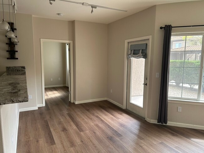 Foto del edificio - 4200 E Commerce Way