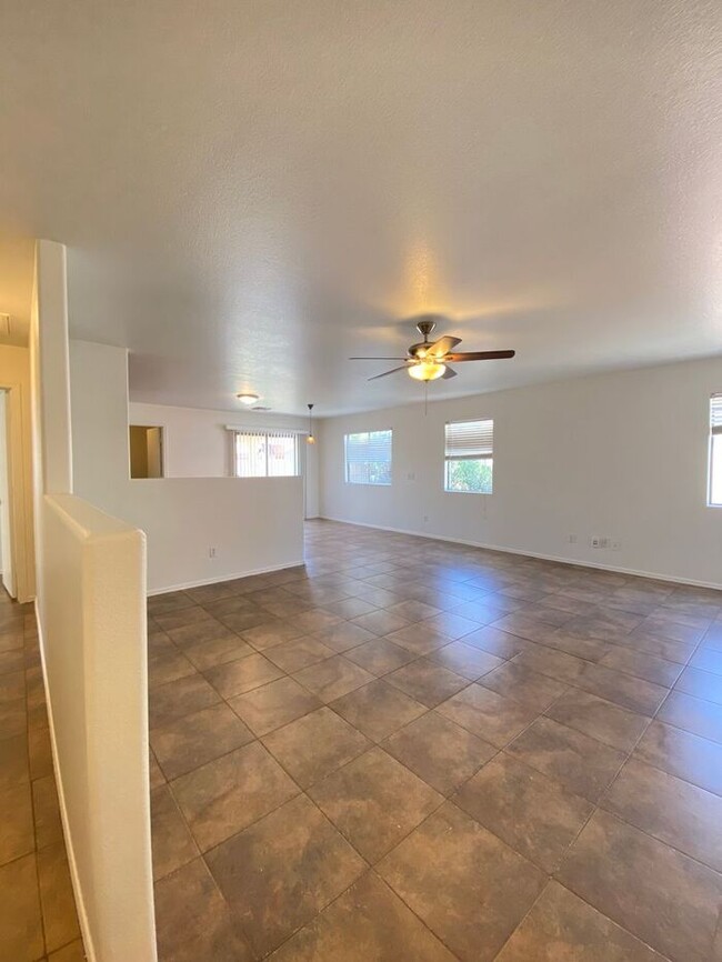 Building Photo - COMING SOON! Spacious 3 Bed 2 Bath home in...